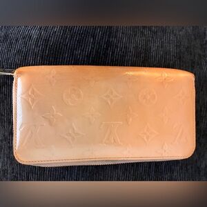 Louis Vuitton Vernis Zippy wallet